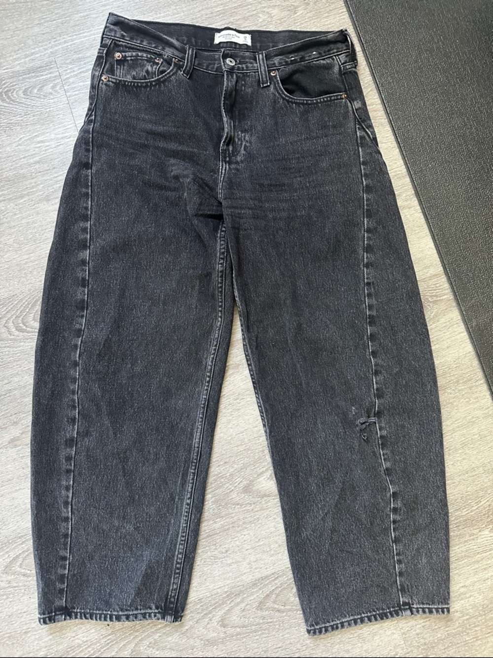 Abercrombie & Fitch Black Barrel Jeans
